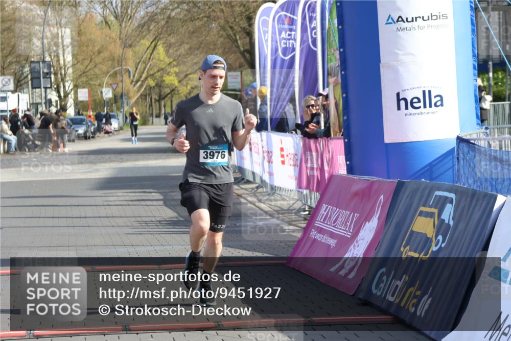 12.04.2026 - 45. Internationalen Wilhelmsburger Insellauf Strokosch-Dieckow http://msf.ph/oto/9451927 12.04.2026 10:20:12 Ziel 3976 meine-sportfotos.de