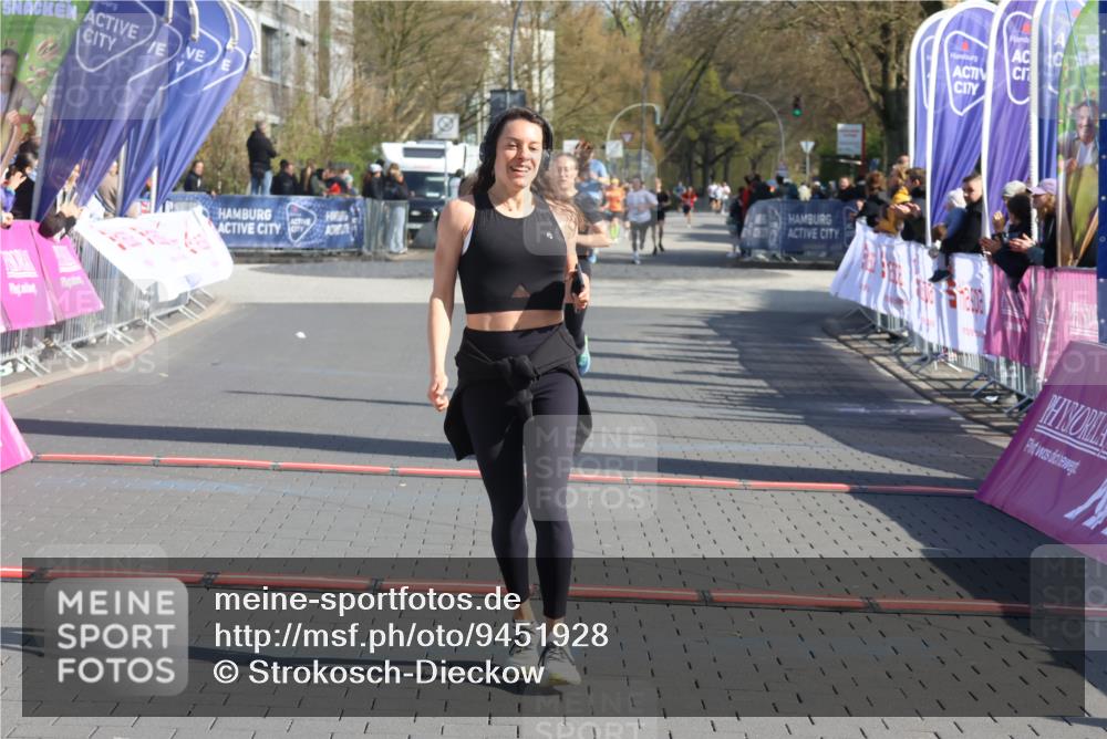 12.04.2026 - 45. Internationalen Wilhelmsburger Insellauf Strokosch-Dieckow http://msf.ph/oto/9451928 12.04.2026 10:32:42 Ziel 4554, 4378 meine-sportfotos.de