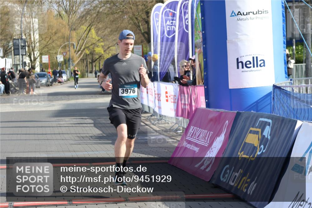12.04.2026 - 45. Internationalen Wilhelmsburger Insellauf Strokosch-Dieckow http://msf.ph/oto/9451929 12.04.2026 10:20:12 Ziel 3976 meine-sportfotos.de