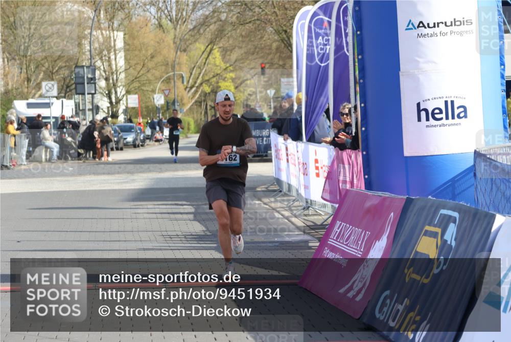 12.04.2026 - 45. Internationalen Wilhelmsburger Insellauf Strokosch-Dieckow http://msf.ph/oto/9451934 12.04.2026 10:20:19 Ziel 4162 meine-sportfotos.de