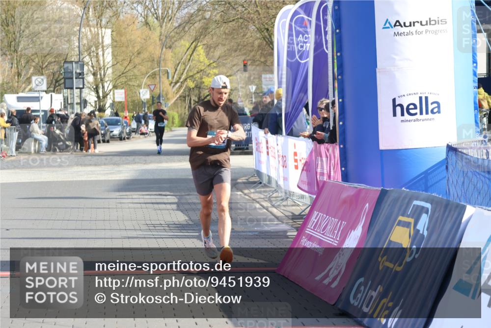 12.04.2026 - 45. Internationalen Wilhelmsburger Insellauf Strokosch-Dieckow http://msf.ph/oto/9451939 12.04.2026 10:20:19 Ziel 4162 meine-sportfotos.de