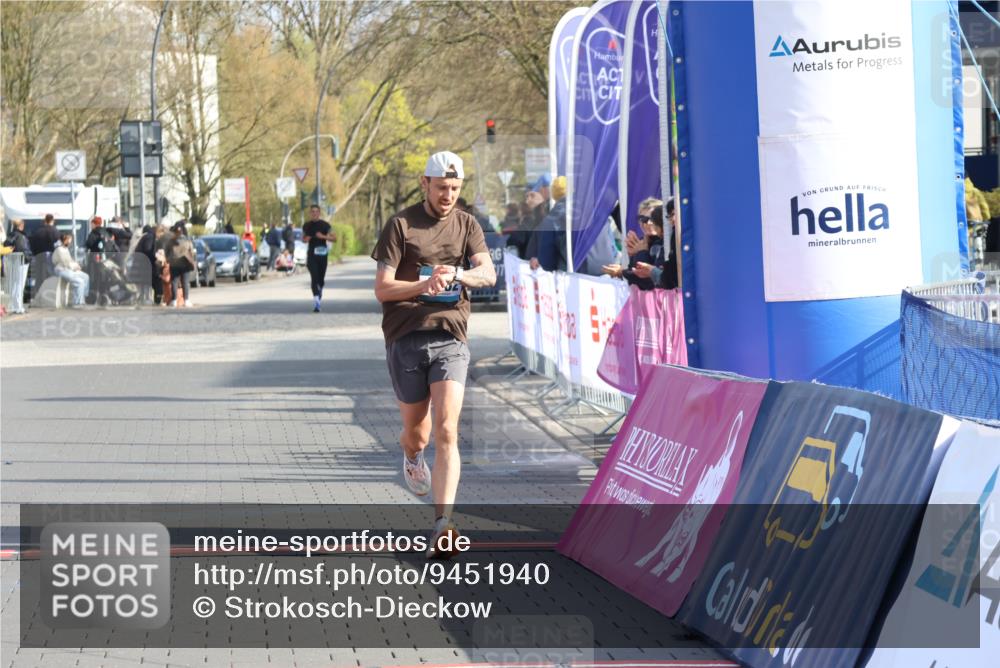 12.04.2026 - 45. Internationalen Wilhelmsburger Insellauf Strokosch-Dieckow http://msf.ph/oto/9451940 12.04.2026 10:20:19 Ziel 4162 meine-sportfotos.de