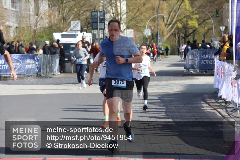 12.04.2026 - 45. Internationalen Wilhelmsburger Insellauf Strokosch-Dieckow http://msf.ph/oto/9451954 12.04.2026 10:32:51 Ziel 3675, 3876, 3506, 4370 meine-sportfotos.de