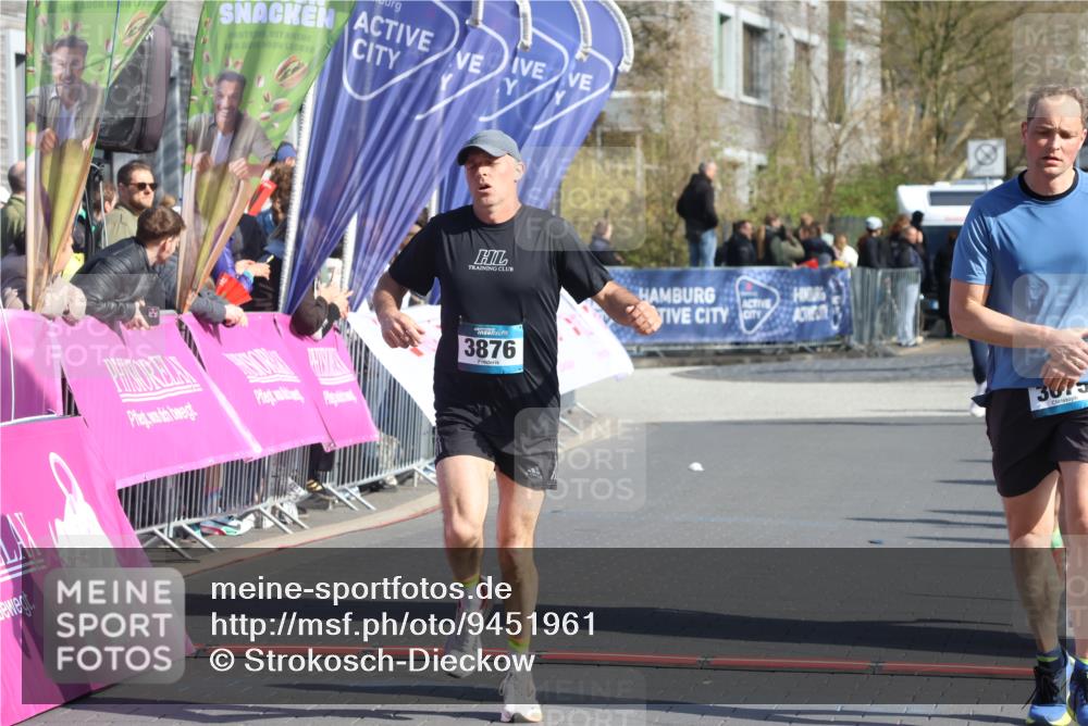 12.04.2026 - 45. Internationalen Wilhelmsburger Insellauf Strokosch-Dieckow http://msf.ph/oto/9451961 12.04.2026 10:32:52 Ziel 3675, 3876, 3506, 4370 meine-sportfotos.de