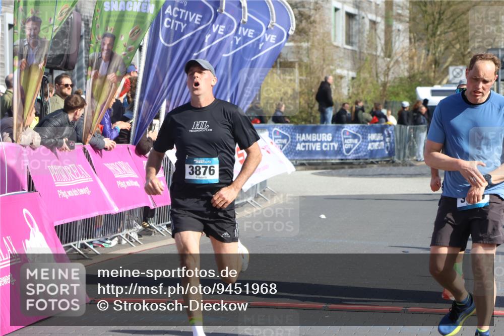 12.04.2026 - 45. Internationalen Wilhelmsburger Insellauf Strokosch-Dieckow http://msf.ph/oto/9451968 12.04.2026 10:32:52 Ziel 3675, 3876, 3506, 4370 meine-sportfotos.de