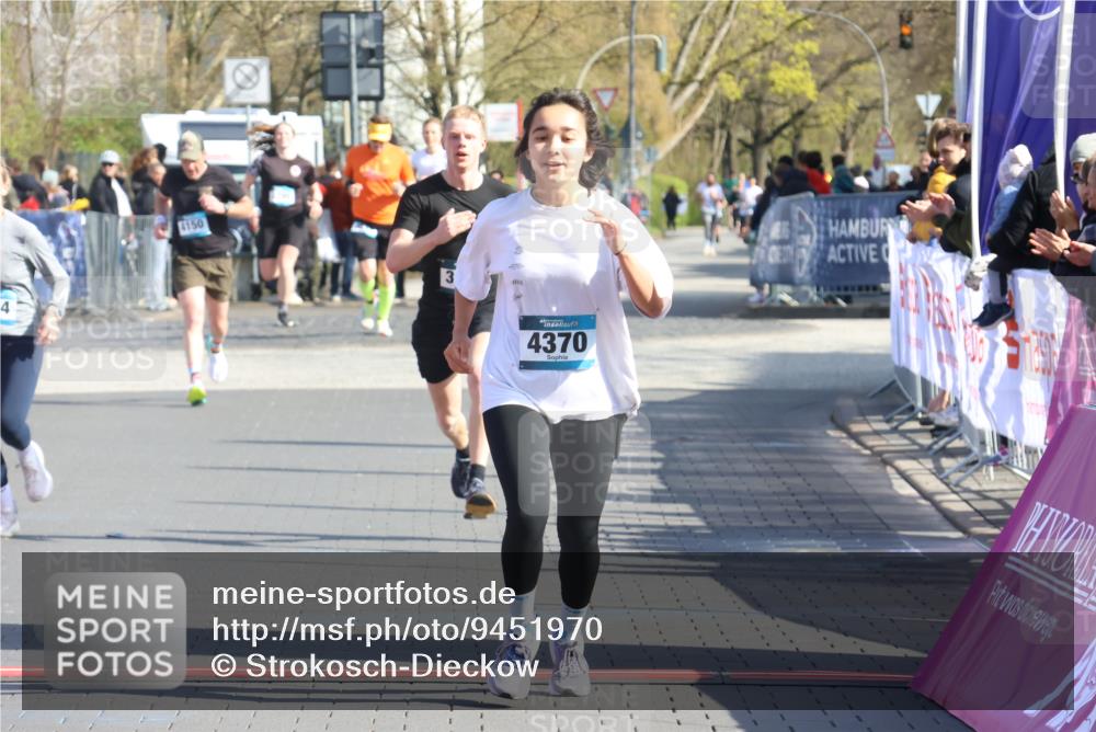 12.04.2026 - 45. Internationalen Wilhelmsburger Insellauf Strokosch-Dieckow http://msf.ph/oto/9451970 12.04.2026 10:32:54 Ziel 3675, 3876, 3506, 4370, 3983, 3114 meine-sportfotos.de