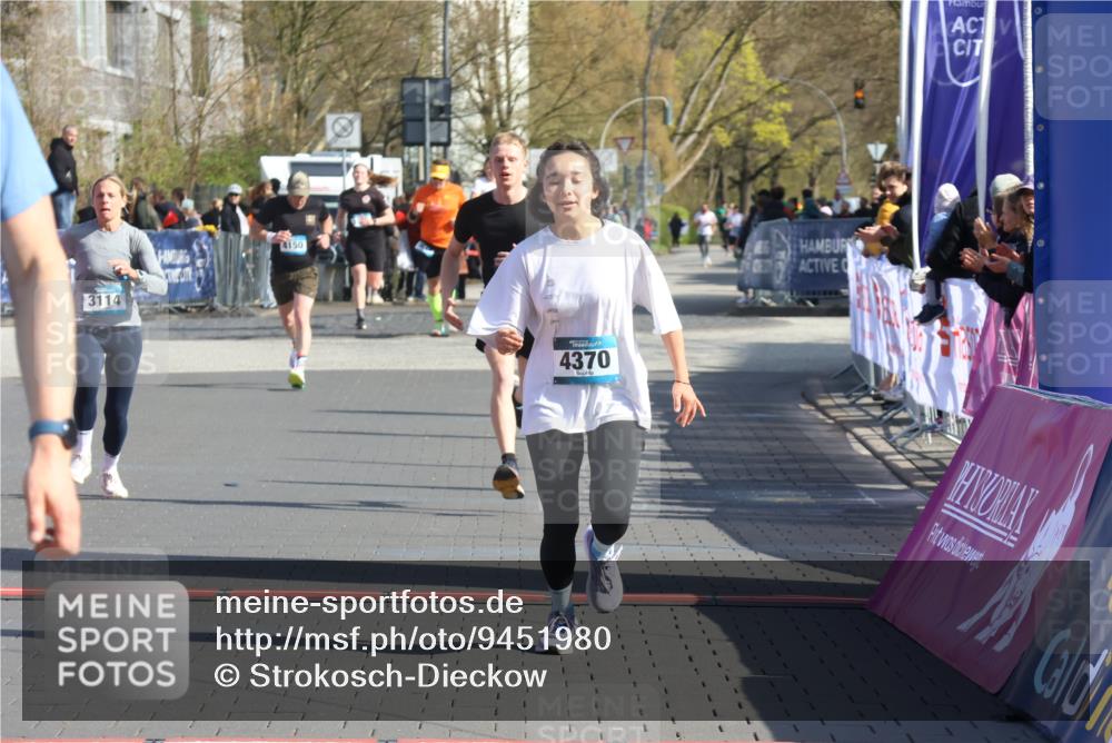 12.04.2026 - 45. Internationalen Wilhelmsburger Insellauf Strokosch-Dieckow http://msf.ph/oto/9451980 12.04.2026 10:32:55 Ziel 3675, 3876, 3506, 4370, 3983, 3114 meine-sportfotos.de