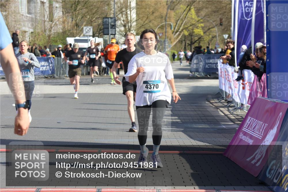 12.04.2026 - 45. Internationalen Wilhelmsburger Insellauf Strokosch-Dieckow http://msf.ph/oto/9451981 12.04.2026 10:32:55 Ziel 3675, 3876, 3506, 4370, 3983, 3114 meine-sportfotos.de