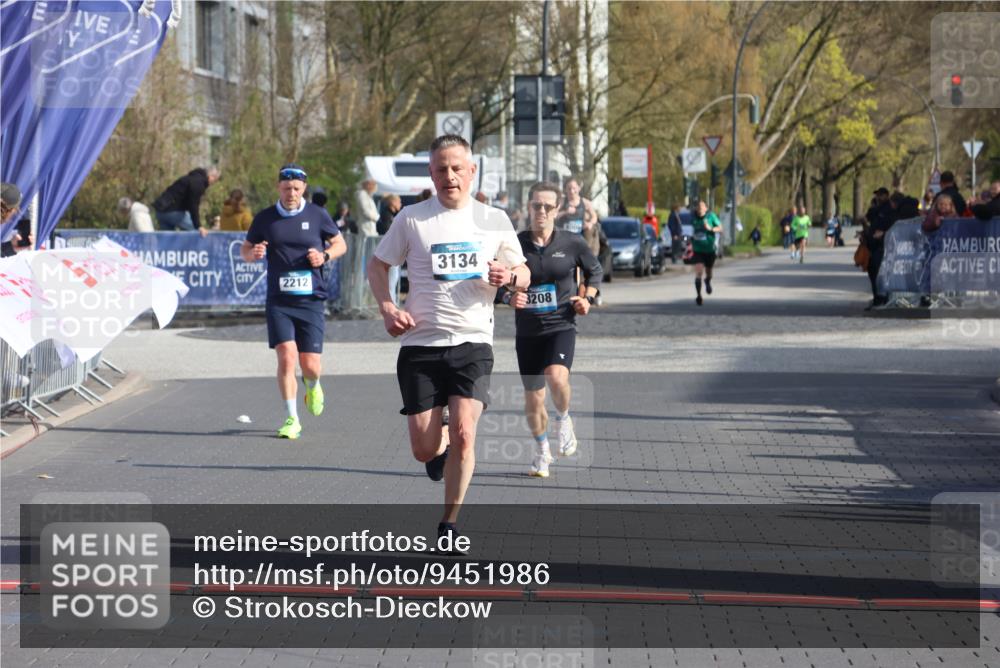 12.04.2026 - 45. Internationalen Wilhelmsburger Insellauf Strokosch-Dieckow http://msf.ph/oto/9451986 12.04.2026 10:21:11 Ziel 3134, 3208 meine-sportfotos.de