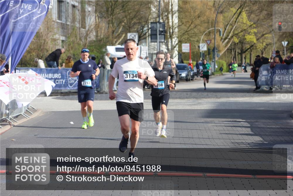 12.04.2026 - 45. Internationalen Wilhelmsburger Insellauf Strokosch-Dieckow http://msf.ph/oto/9451988 12.04.2026 10:21:11 Ziel 3134, 3208 meine-sportfotos.de