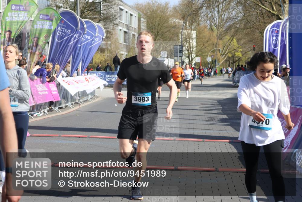 12.04.2026 - 45. Internationalen Wilhelmsburger Insellauf Strokosch-Dieckow http://msf.ph/oto/9451989 12.04.2026 10:32:57 Ziel 3506, 4370, 3983, 3114 meine-sportfotos.de