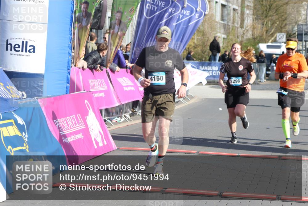 12.04.2026 - 45. Internationalen Wilhelmsburger Insellauf Strokosch-Dieckow http://msf.ph/oto/9451994 12.04.2026 10:33:02 Ziel 4150, 3296, 3323, 5639 meine-sportfotos.de