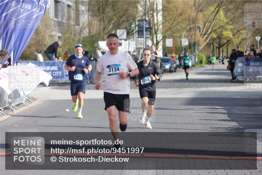 12.04.2026 - 45. Internationalen Wilhelmsburger Insellauf Strokosch-Dieckow http://msf.ph/oto/9451997 12.04.2026 10:21:11 Ziel 3134, 3208 meine-sportfotos.de