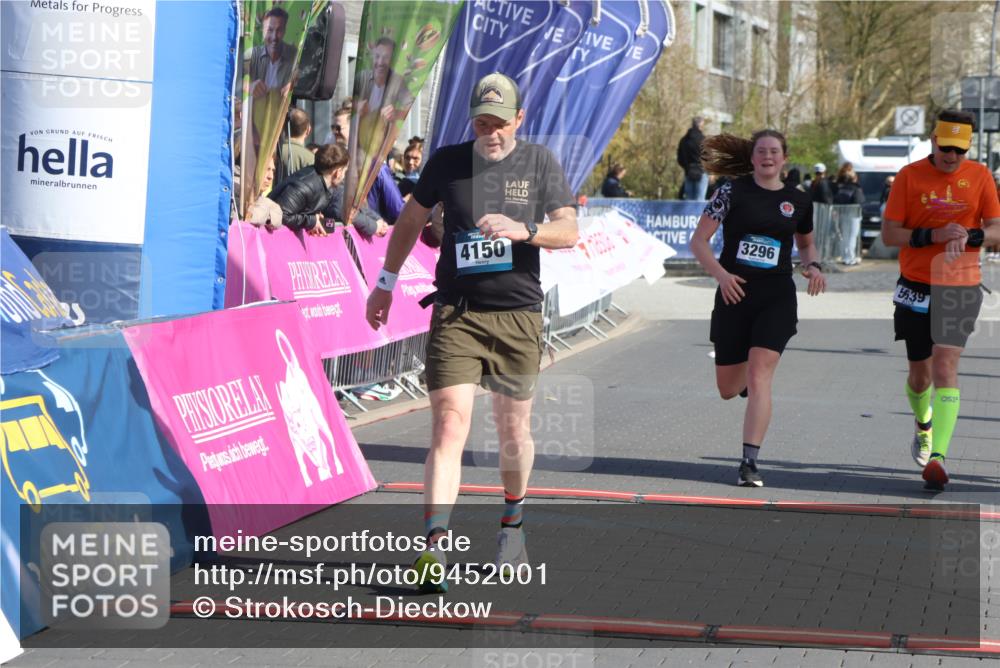 12.04.2026 - 45. Internationalen Wilhelmsburger Insellauf Strokosch-Dieckow http://msf.ph/oto/9452001 12.04.2026 10:33:02 Ziel 4150, 3296, 3323, 5639 meine-sportfotos.de