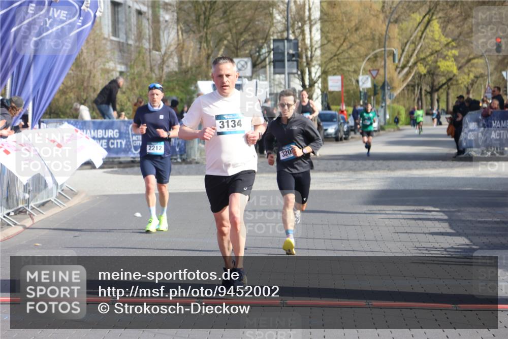 12.04.2026 - 45. Internationalen Wilhelmsburger Insellauf Strokosch-Dieckow http://msf.ph/oto/9452002 12.04.2026 10:21:11 Ziel 3134, 3208 meine-sportfotos.de