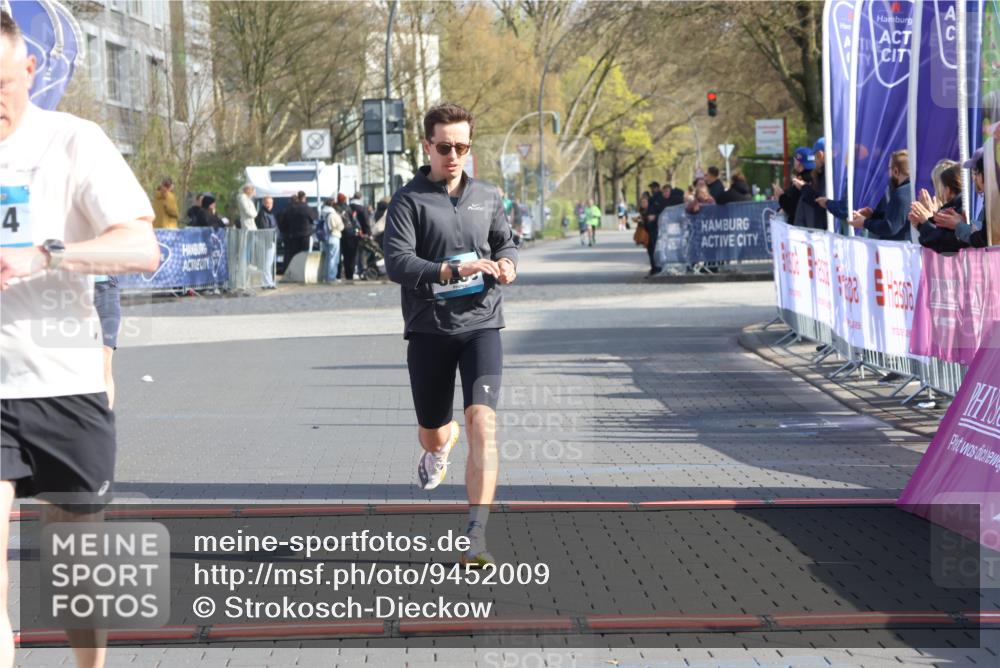 12.04.2026 - 45. Internationalen Wilhelmsburger Insellauf Strokosch-Dieckow http://msf.ph/oto/9452009 12.04.2026 10:21:14 Ziel 3134, 3208, 2212 meine-sportfotos.de