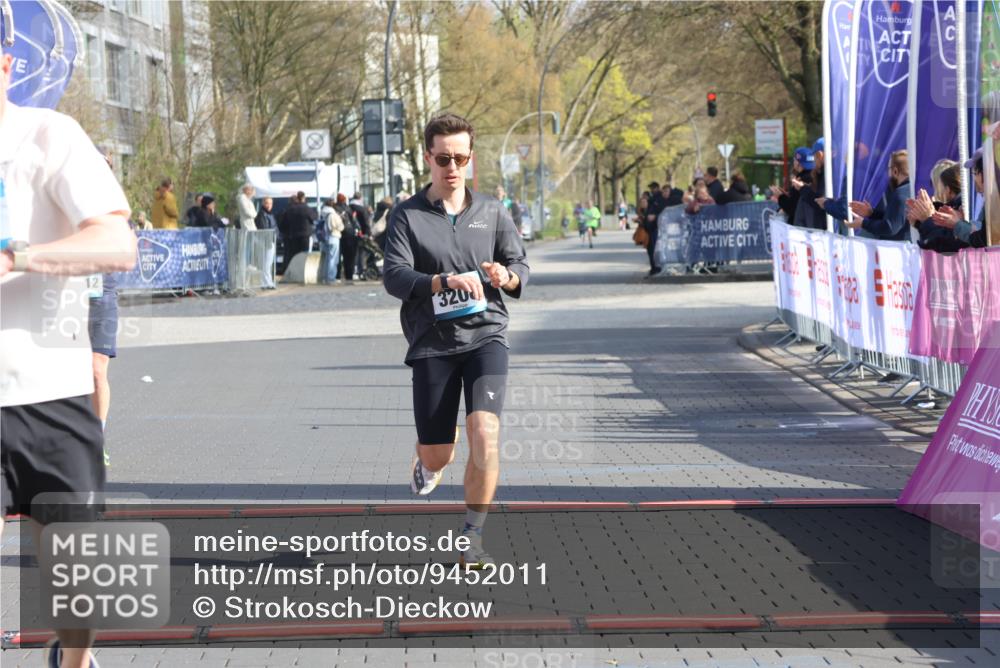 12.04.2026 - 45. Internationalen Wilhelmsburger Insellauf Strokosch-Dieckow http://msf.ph/oto/9452011 12.04.2026 10:21:14 Ziel 3134, 3208, 2212 meine-sportfotos.de