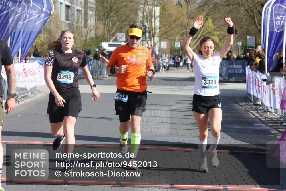 12.04.2026 - 45. Internationalen Wilhelmsburger Insellauf Strokosch-Dieckow http://msf.ph/oto/9452013 12.04.2026 10:33:04 Ziel 4150, 3296, 3323, 5639, 2071 meine-sportfotos.de