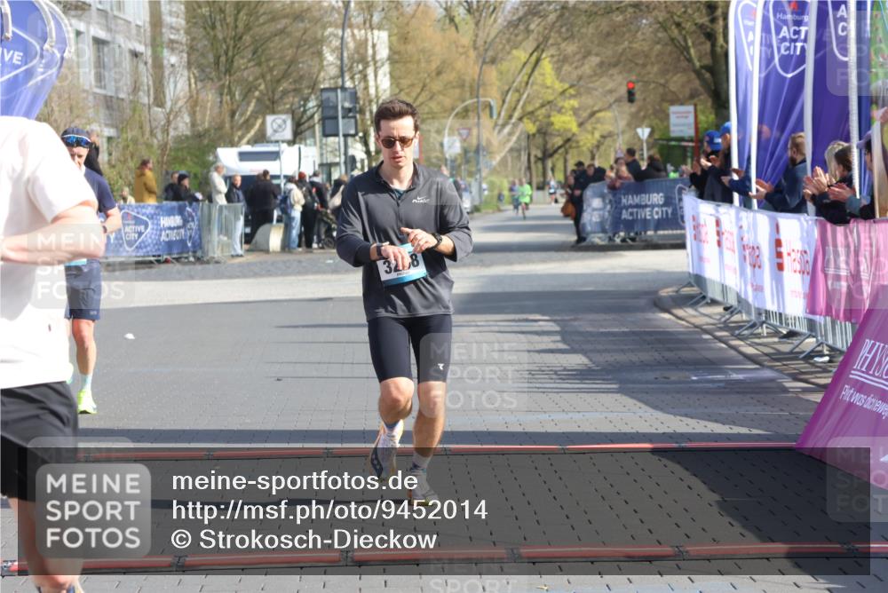 12.04.2026 - 45. Internationalen Wilhelmsburger Insellauf Strokosch-Dieckow http://msf.ph/oto/9452014 12.04.2026 10:21:14 Ziel 3134, 3208, 2212 meine-sportfotos.de