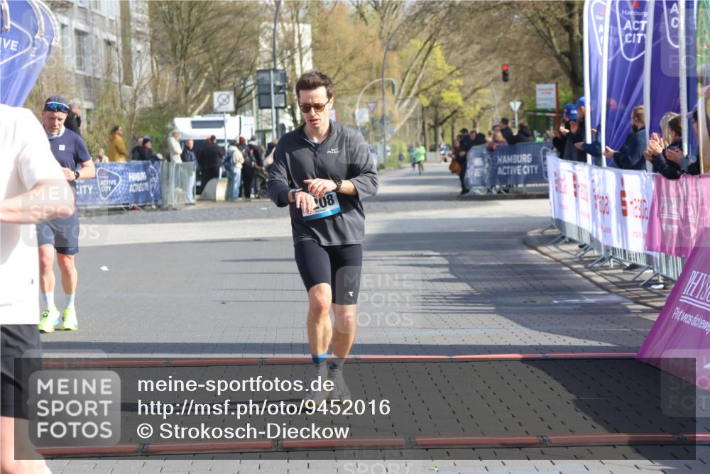12.04.2026 - 45. Internationalen Wilhelmsburger Insellauf Strokosch-Dieckow http://msf.ph/oto/9452016 12.04.2026 10:21:14 Ziel 3134, 3208, 2212 meine-sportfotos.de