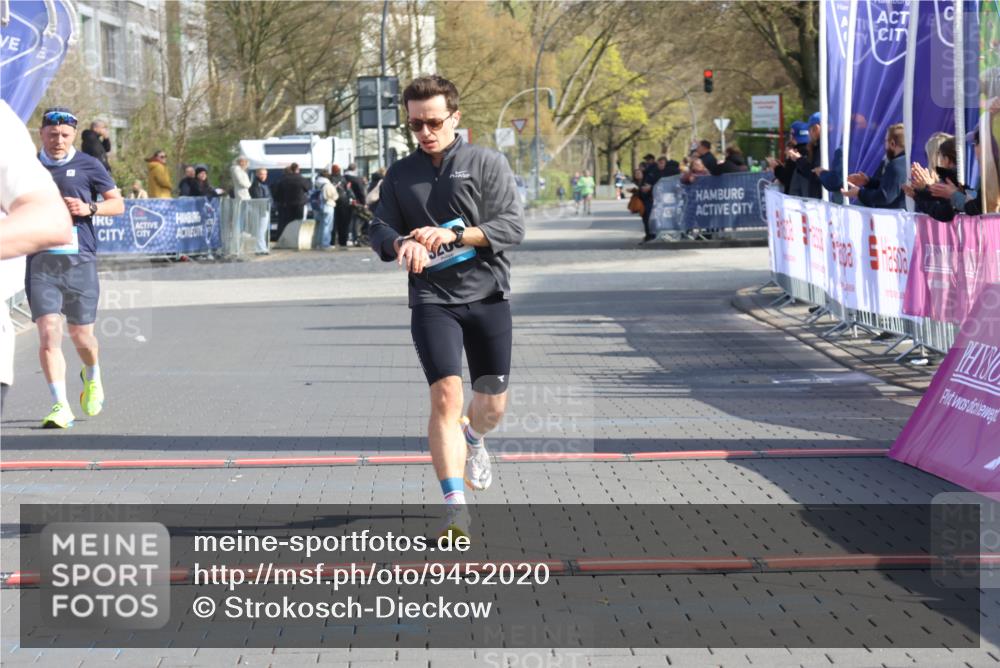 12.04.2026 - 45. Internationalen Wilhelmsburger Insellauf Strokosch-Dieckow http://msf.ph/oto/9452020 12.04.2026 10:21:14 Ziel 3134, 3208, 2212 meine-sportfotos.de