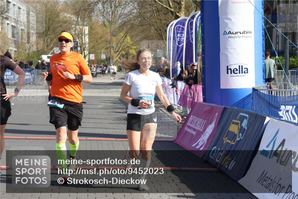 12.04.2026 - 45. Internationalen Wilhelmsburger Insellauf Strokosch-Dieckow http://msf.ph/oto/9452023 12.04.2026 10:33:05 Ziel 4150, 3296, 3323, 5639, 2071 meine-sportfotos.de