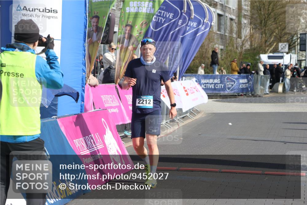 12.04.2026 - 45. Internationalen Wilhelmsburger Insellauf Strokosch-Dieckow http://msf.ph/oto/9452027 12.04.2026 10:21:17 Ziel 3134, 3208, 2212, 4003 meine-sportfotos.de