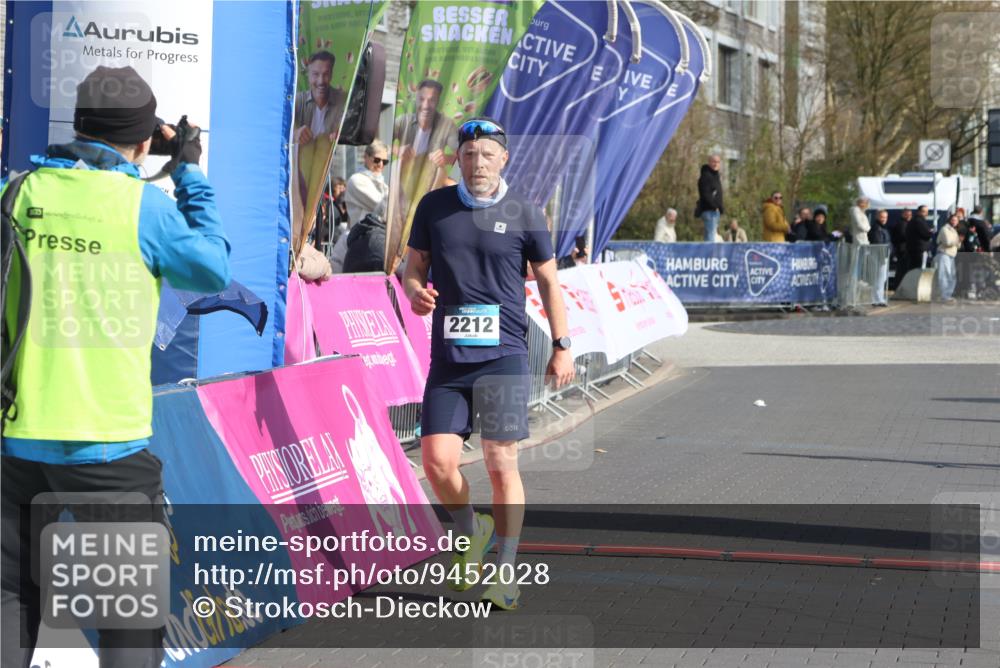 12.04.2026 - 45. Internationalen Wilhelmsburger Insellauf Strokosch-Dieckow http://msf.ph/oto/9452028 12.04.2026 10:21:17 Ziel 3134, 3208, 2212, 4003 meine-sportfotos.de