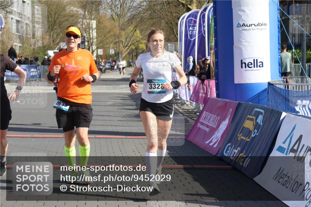 12.04.2026 - 45. Internationalen Wilhelmsburger Insellauf Strokosch-Dieckow http://msf.ph/oto/9452029 12.04.2026 10:33:05 Ziel 4150, 3296, 3323, 5639, 2071 meine-sportfotos.de
