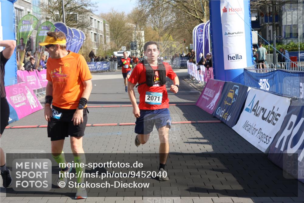 12.04.2026 - 45. Internationalen Wilhelmsburger Insellauf Strokosch-Dieckow http://msf.ph/oto/9452040 12.04.2026 10:33:08 Ziel 3296, 3323, 5639, 2071, 3014 meine-sportfotos.de
