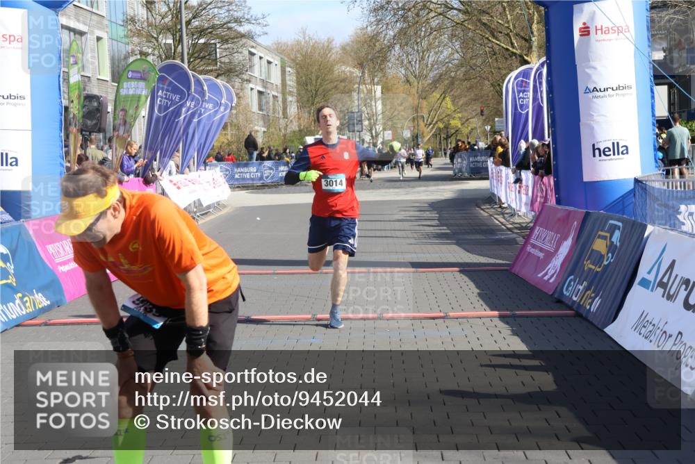 12.04.2026 - 45. Internationalen Wilhelmsburger Insellauf Strokosch-Dieckow http://msf.ph/oto/9452044 12.04.2026 10:33:11 Ziel 2071, 3014 meine-sportfotos.de