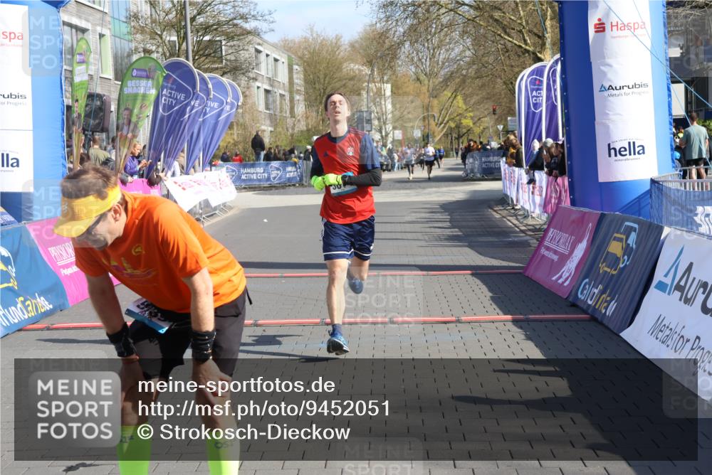 12.04.2026 - 45. Internationalen Wilhelmsburger Insellauf Strokosch-Dieckow http://msf.ph/oto/9452051 12.04.2026 10:33:11 Ziel 2071, 3014 meine-sportfotos.de