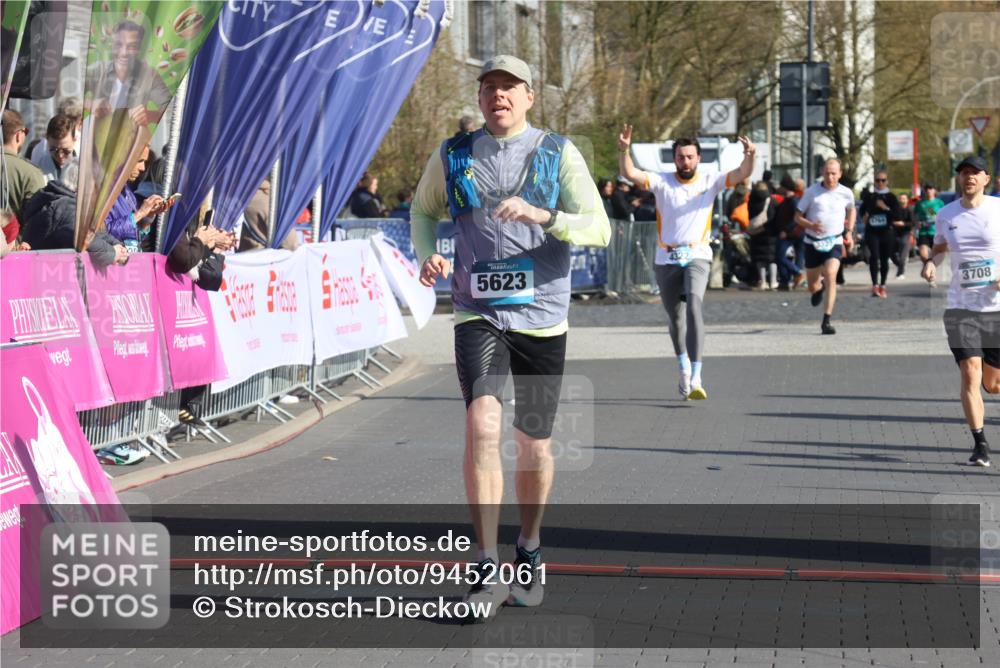 12.04.2026 - 45. Internationalen Wilhelmsburger Insellauf Strokosch-Dieckow http://msf.ph/oto/9452061 12.04.2026 10:33:21 Ziel 5623, 3708 meine-sportfotos.de
