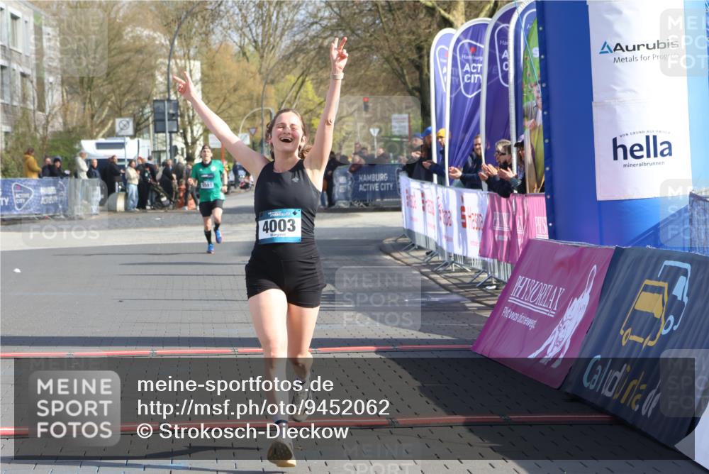 12.04.2026 - 45. Internationalen Wilhelmsburger Insellauf Strokosch-Dieckow http://msf.ph/oto/9452062 12.04.2026 10:21:20 Ziel 2212, 4003 meine-sportfotos.de