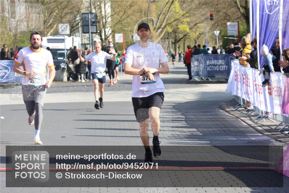 12.04.2026 - 45. Internationalen Wilhelmsburger Insellauf Strokosch-Dieckow http://msf.ph/oto/9452071 12.04.2026 10:33:23 Ziel 5623, 3708, 4322 meine-sportfotos.de