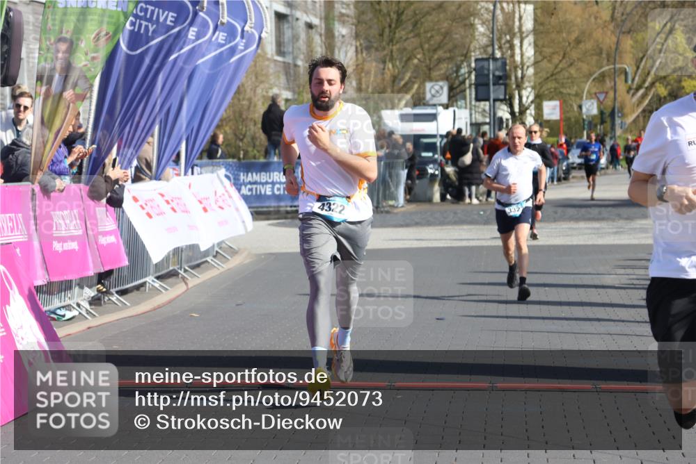 12.04.2026 - 45. Internationalen Wilhelmsburger Insellauf Strokosch-Dieckow http://msf.ph/oto/9452073 12.04.2026 10:33:25 Ziel 5623, 3708, 4322, 3327 meine-sportfotos.de