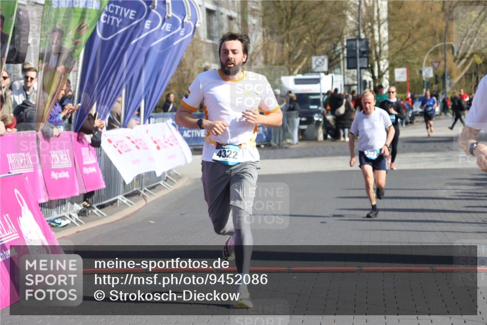 12.04.2026 - 45. Internationalen Wilhelmsburger Insellauf Strokosch-Dieckow http://msf.ph/oto/9452086 12.04.2026 10:33:25 Ziel 5623, 3708, 4322, 3327 meine-sportfotos.de
