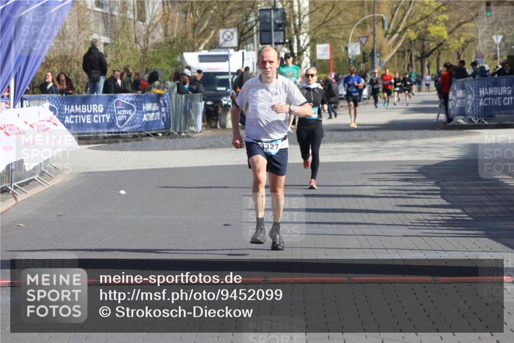12.04.2026 - 45. Internationalen Wilhelmsburger Insellauf Strokosch-Dieckow http://msf.ph/oto/9452099 12.04.2026 10:33:27 Ziel 3708, 4322, 3327 meine-sportfotos.de
