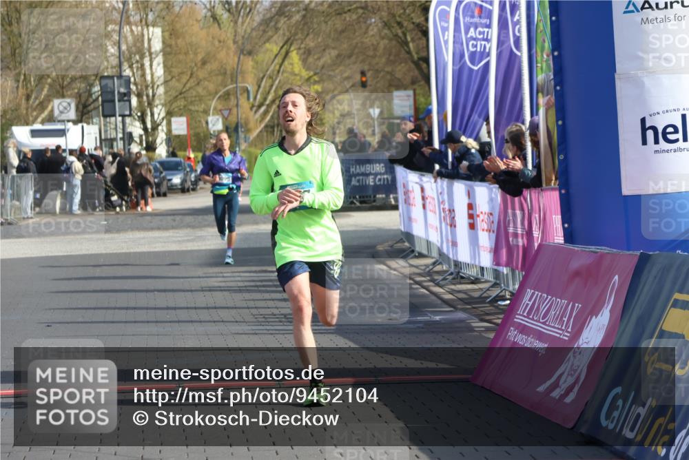 12.04.2026 - 45. Internationalen Wilhelmsburger Insellauf Strokosch-Dieckow http://msf.ph/oto/9452104 12.04.2026 10:21:38 Ziel 2127 meine-sportfotos.de