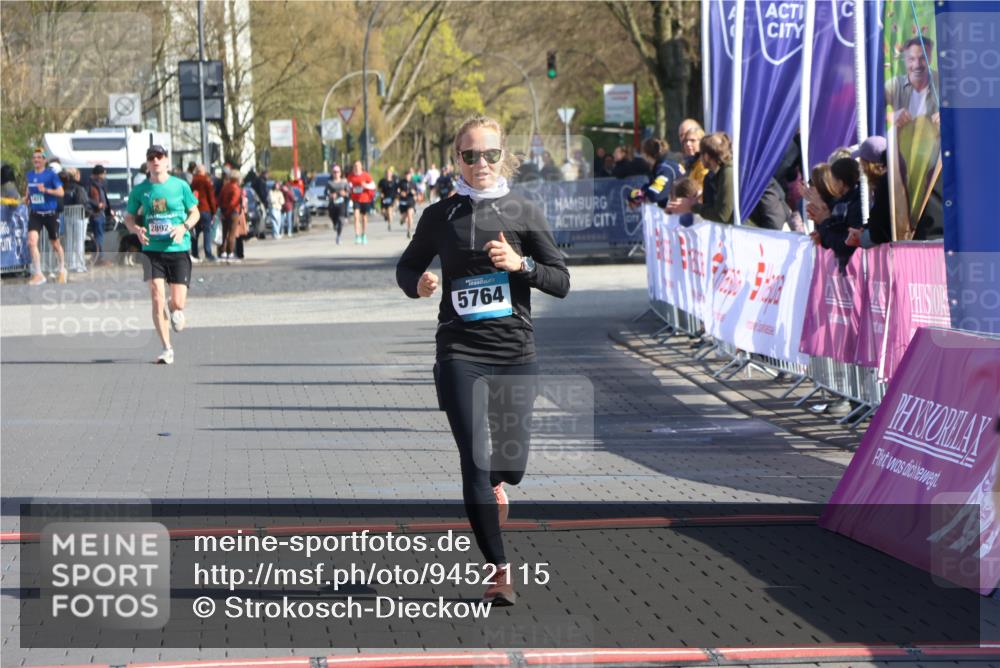 12.04.2026 - 45. Internationalen Wilhelmsburger Insellauf Strokosch-Dieckow http://msf.ph/oto/9452115 12.04.2026 10:33:32 Ziel 3327, 5764 meine-sportfotos.de