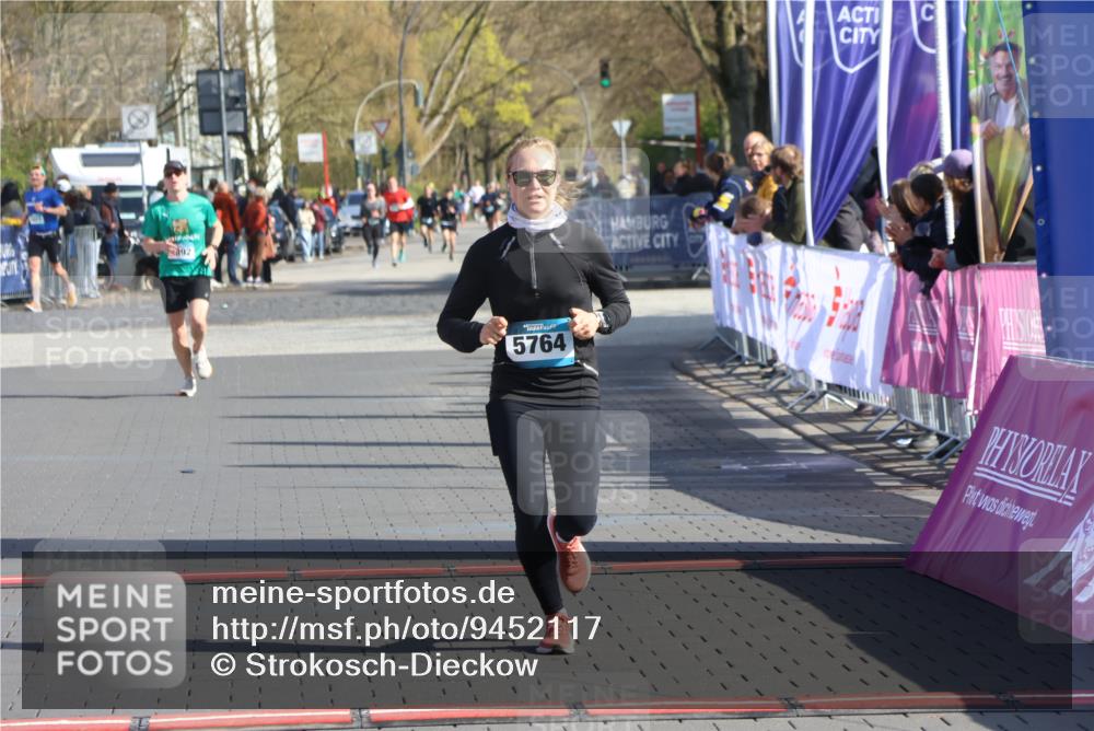 12.04.2026 - 45. Internationalen Wilhelmsburger Insellauf Strokosch-Dieckow http://msf.ph/oto/9452117 12.04.2026 10:33:32 Ziel 3327, 5764 meine-sportfotos.de