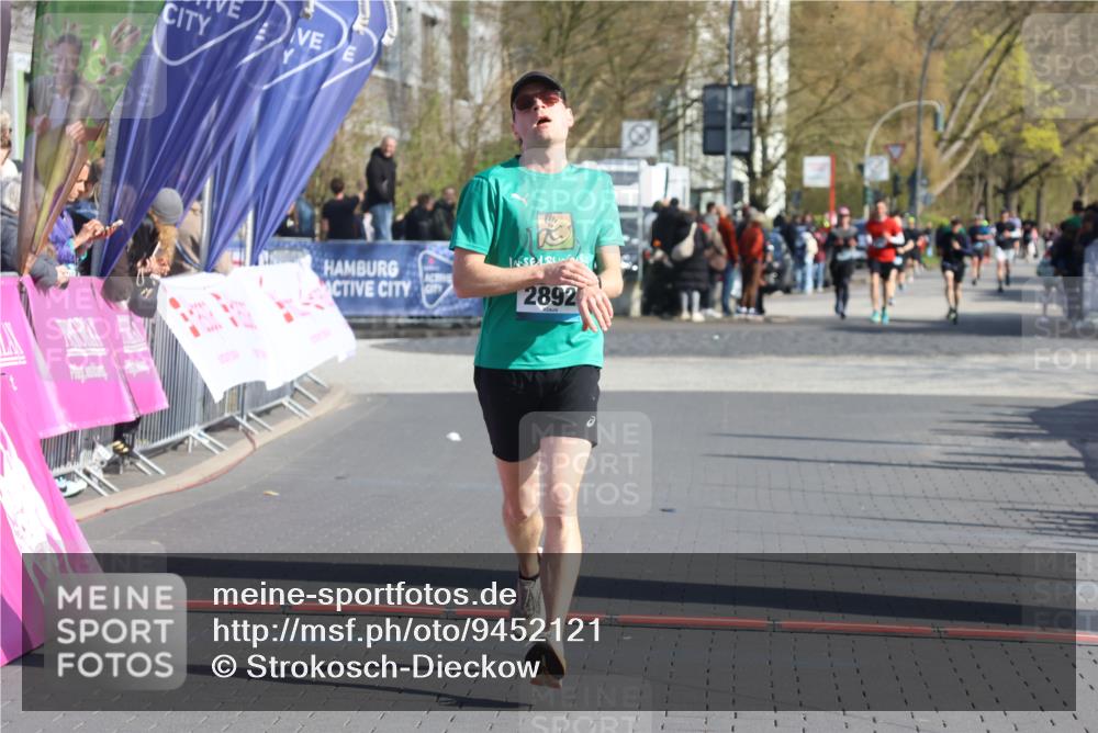 12.04.2026 - 45. Internationalen Wilhelmsburger Insellauf Strokosch-Dieckow http://msf.ph/oto/9452121 12.04.2026 10:33:37 Ziel 2892 meine-sportfotos.de