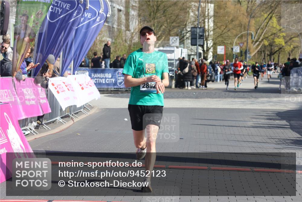 12.04.2026 - 45. Internationalen Wilhelmsburger Insellauf Strokosch-Dieckow http://msf.ph/oto/9452123 12.04.2026 10:33:37 Ziel 2892 meine-sportfotos.de