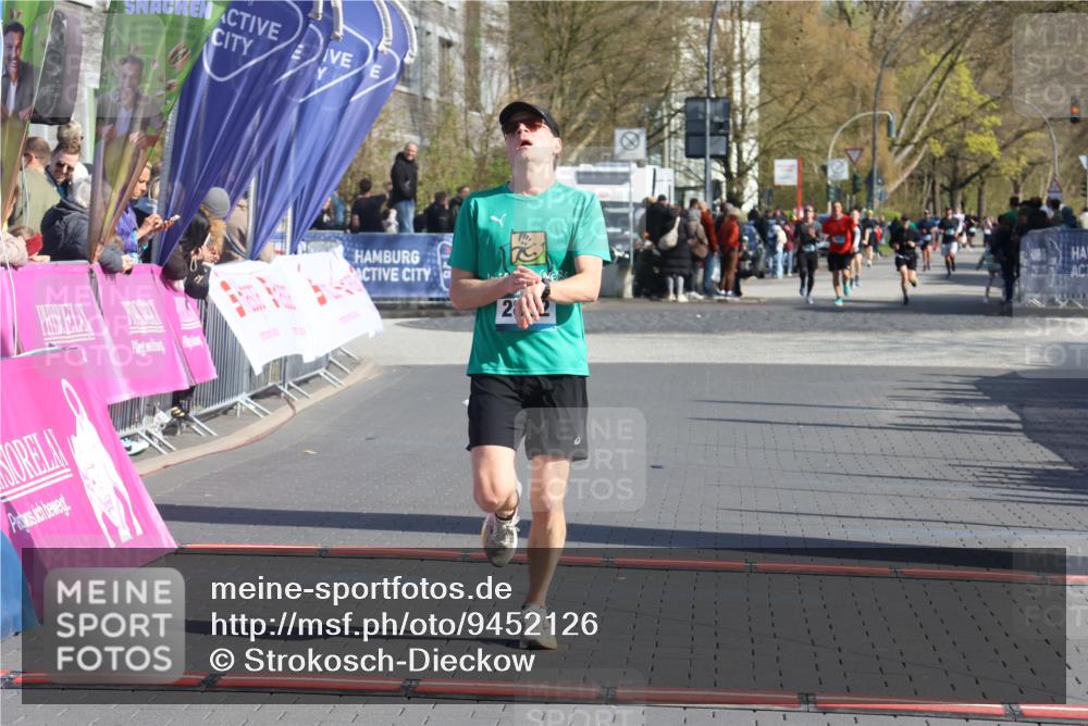 12.04.2026 - 45. Internationalen Wilhelmsburger Insellauf Strokosch-Dieckow http://msf.ph/oto/9452126 12.04.2026 10:33:37 Ziel 2892 meine-sportfotos.de