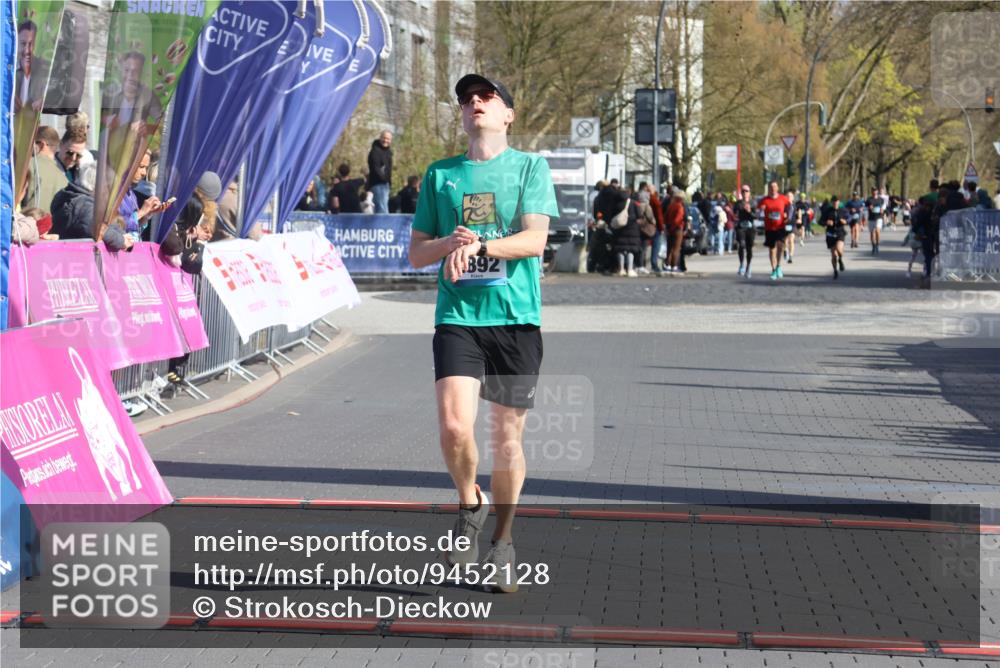 12.04.2026 - 45. Internationalen Wilhelmsburger Insellauf Strokosch-Dieckow http://msf.ph/oto/9452128 12.04.2026 10:33:37 Ziel 2892 meine-sportfotos.de