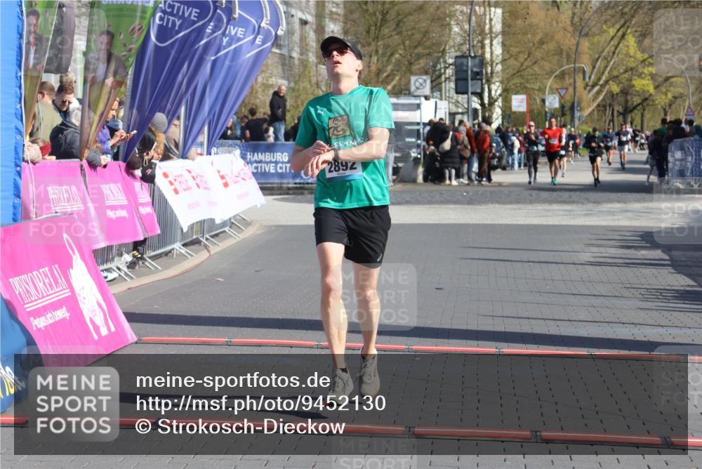 12.04.2026 - 45. Internationalen Wilhelmsburger Insellauf Strokosch-Dieckow http://msf.ph/oto/9452130 12.04.2026 10:33:37 Ziel 2892 meine-sportfotos.de
