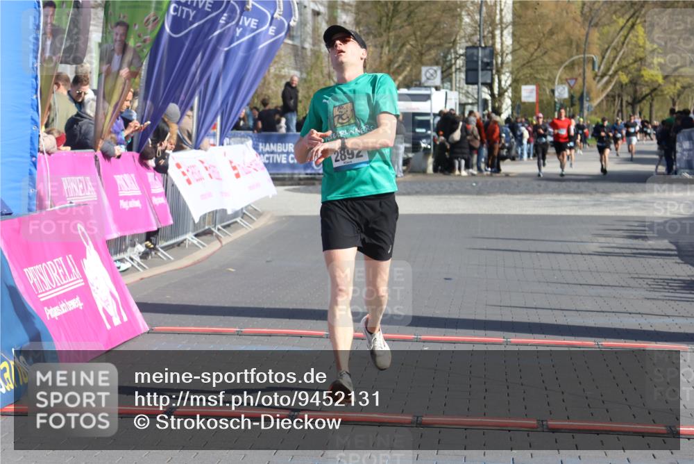 12.04.2026 - 45. Internationalen Wilhelmsburger Insellauf Strokosch-Dieckow http://msf.ph/oto/9452131 12.04.2026 10:33:37 Ziel 2892 meine-sportfotos.de