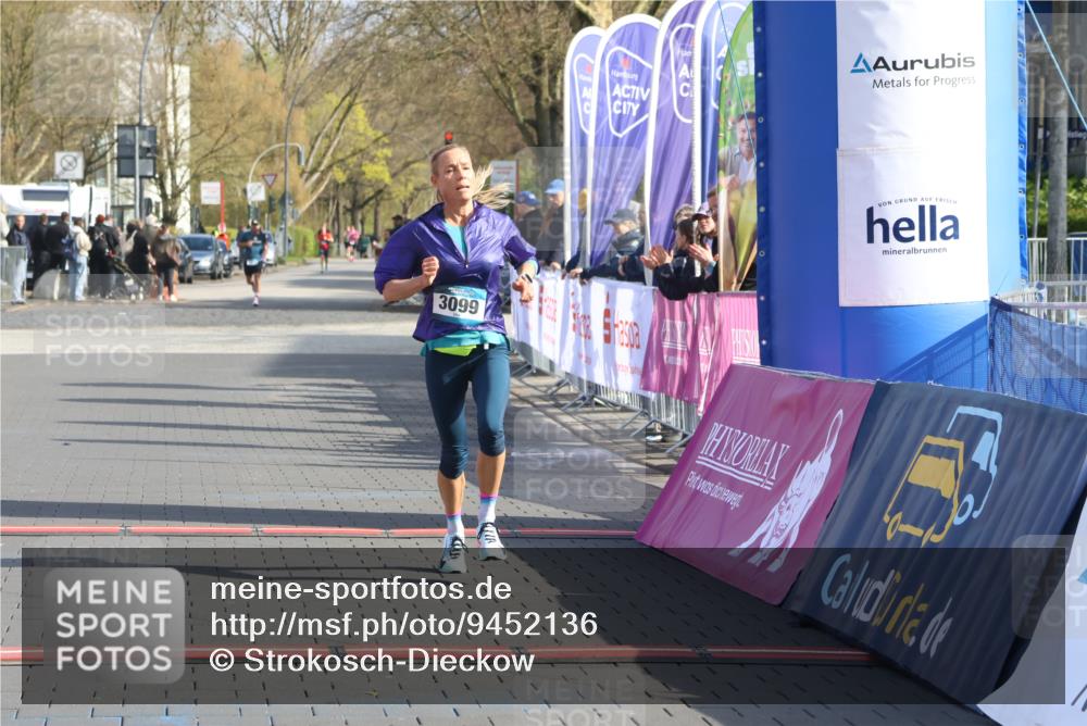 12.04.2026 - 45. Internationalen Wilhelmsburger Insellauf Strokosch-Dieckow http://msf.ph/oto/9452136 12.04.2026 10:21:43 Ziel 2127, 3099 meine-sportfotos.de