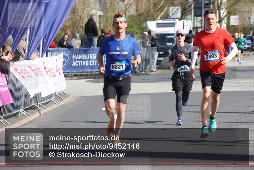12.04.2026 - 45. Internationalen Wilhelmsburger Insellauf Strokosch-Dieckow http://msf.ph/oto/9452146 12.04.2026 10:33:49 Ziel 5821, 4738, 2893, 5843 meine-sportfotos.de