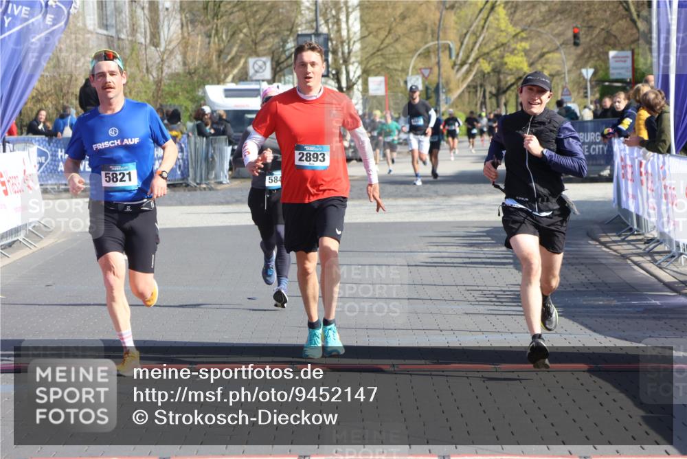 12.04.2026 - 45. Internationalen Wilhelmsburger Insellauf Strokosch-Dieckow http://msf.ph/oto/9452147 12.04.2026 10:33:50 Ziel 5821, 4738, 2893, 5843 meine-sportfotos.de